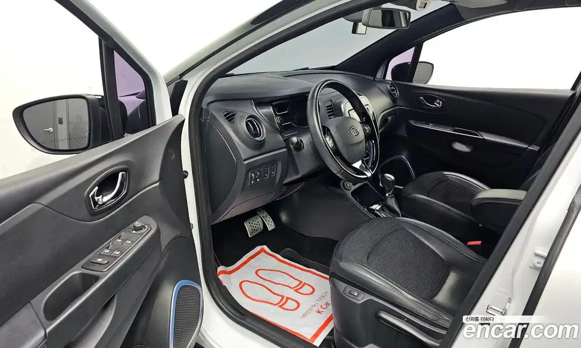 Renault QM3 2017 1.5 Автомат в Москве № 299211, фото 17