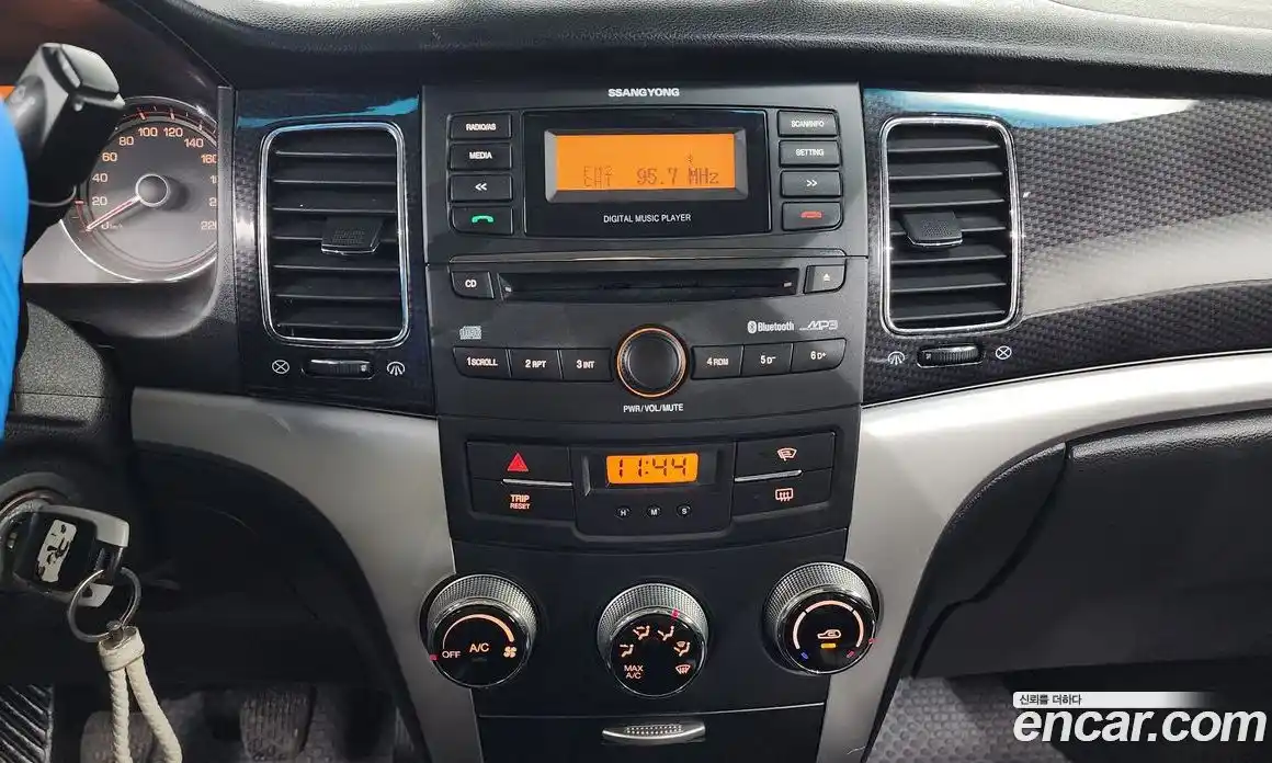 SsangYong Korando 2012 2.0 Механическая в Москве № 30104, фото 7