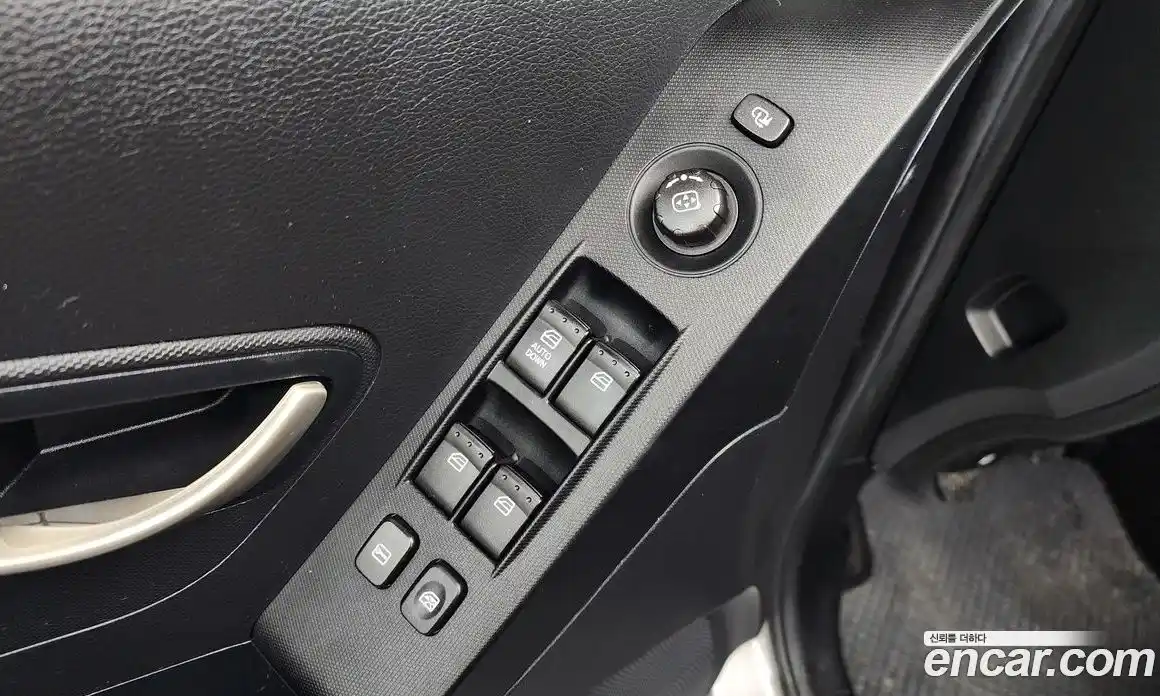 SsangYong Korando 2012 2.0 Механическая в Москве № 30104, фото 9