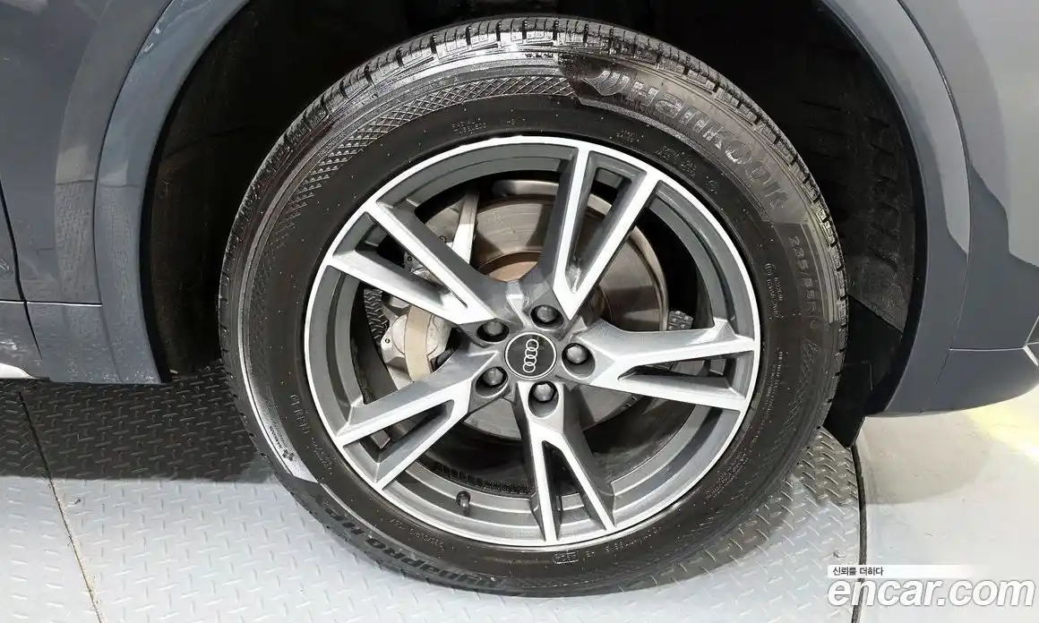 Audi Q5 2021 2.0 Автомат в Москве № 312203, фото 3