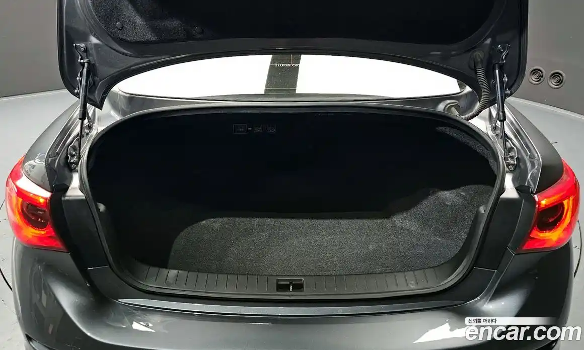 Infiniti Q50 2017 3.5 Автомат в Москве № 326796, фото 9