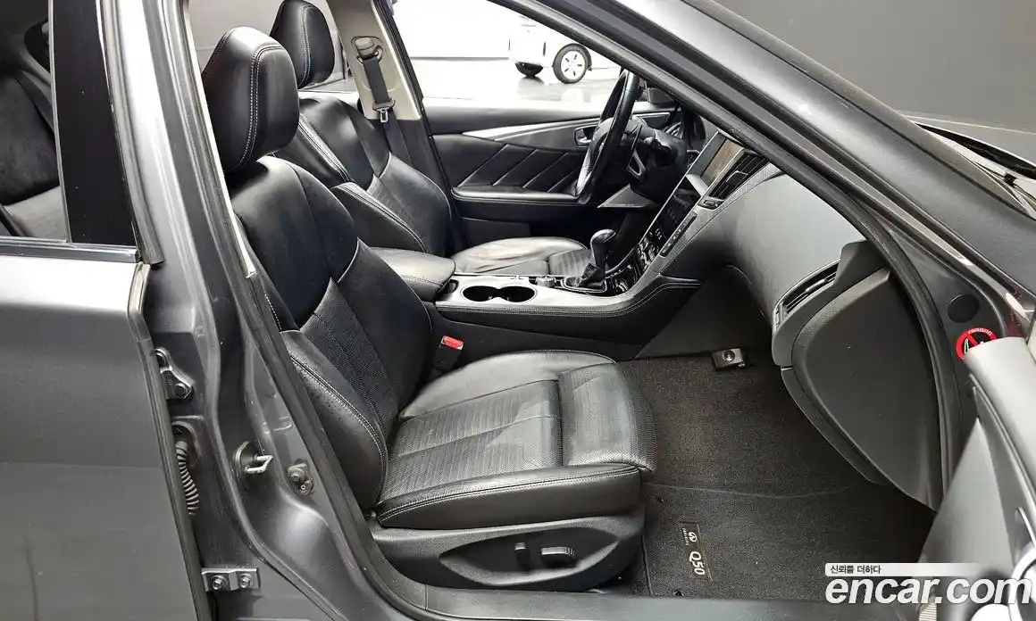 Infiniti Q50 2017 3.5 Автомат в Москве № 326796, фото 10