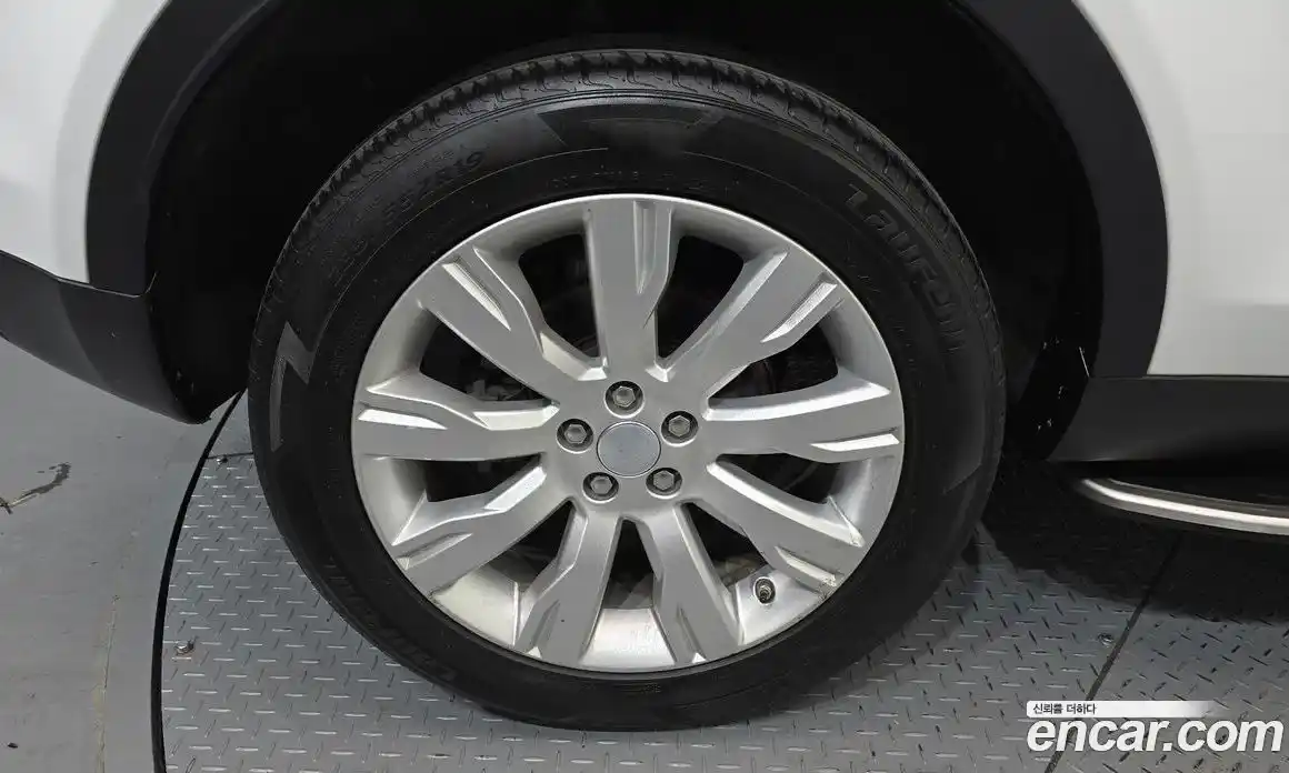 Land Rover Discovery Sport 2016 2.0 Автомат в Москве № 333594, фото 17