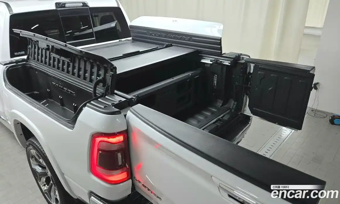 Dodge Ram Pick Up 2021 5.7 Автомат в Москве № 402609, фото 17