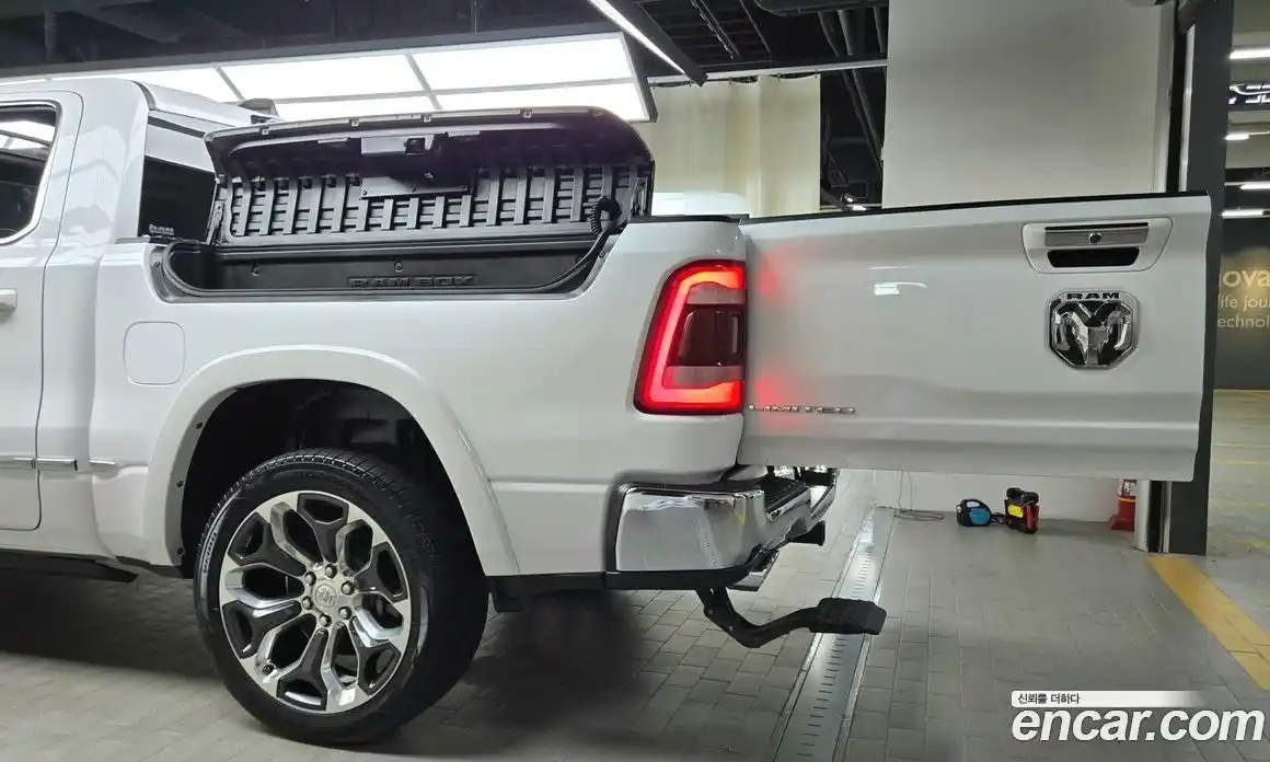 Dodge Ram Pick Up 2021 5.7 Автомат в Москве № 402609, фото 19