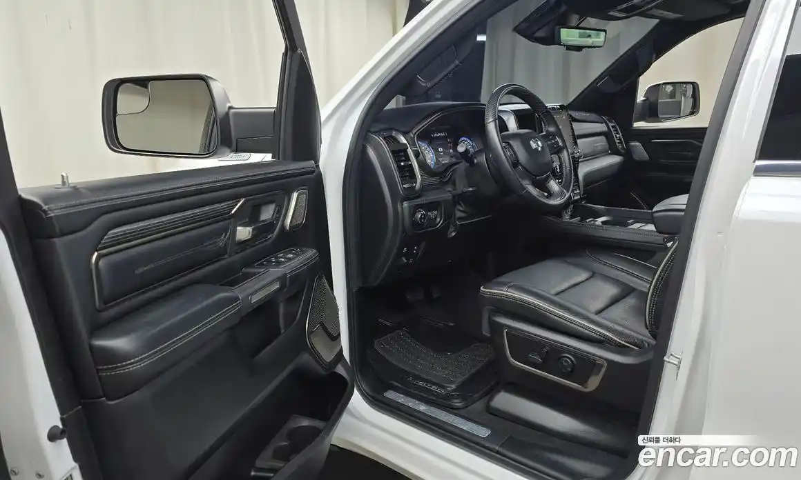 Dodge Ram Pick Up 2021 5.7 Автомат в Москве № 402609, фото 10