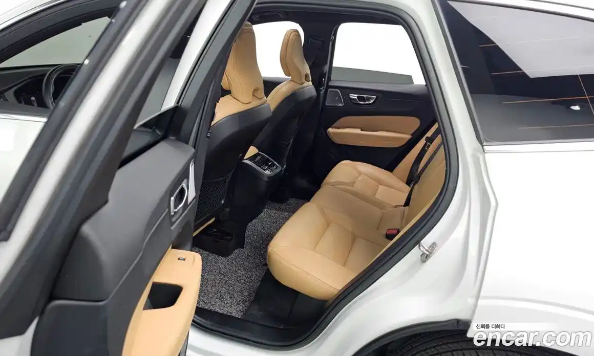 Volvo XC60 2023 2.0 Автомат в Москве № 497573, фото 11