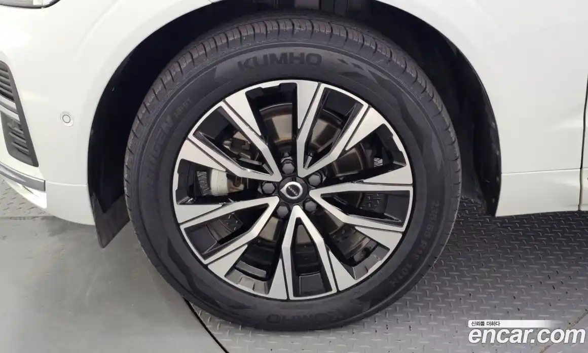 Volvo XC60 2023 2.0 Автомат в Москве № 497573, фото 5