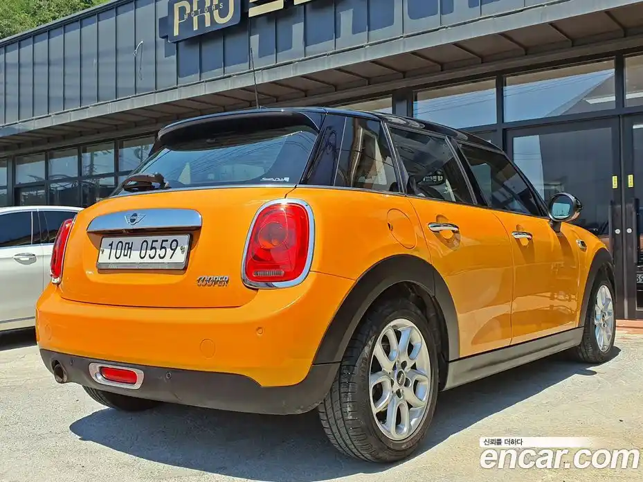 Mini Cooper 2016 1.5 Автомат в Москве № 499397, фото 3