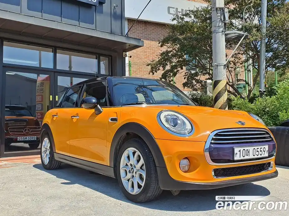 Mini Cooper 2016 1.5 Автомат в Москве № 499397, фото 4