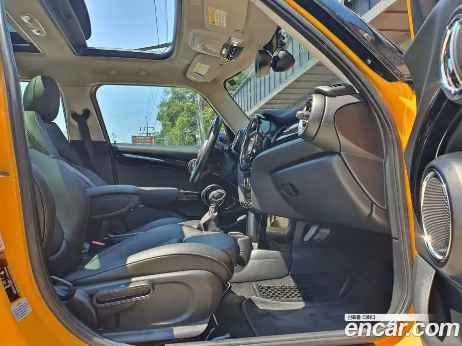 Mini Cooper 2016 1.5 Автомат в Москве № 499397, фото 6