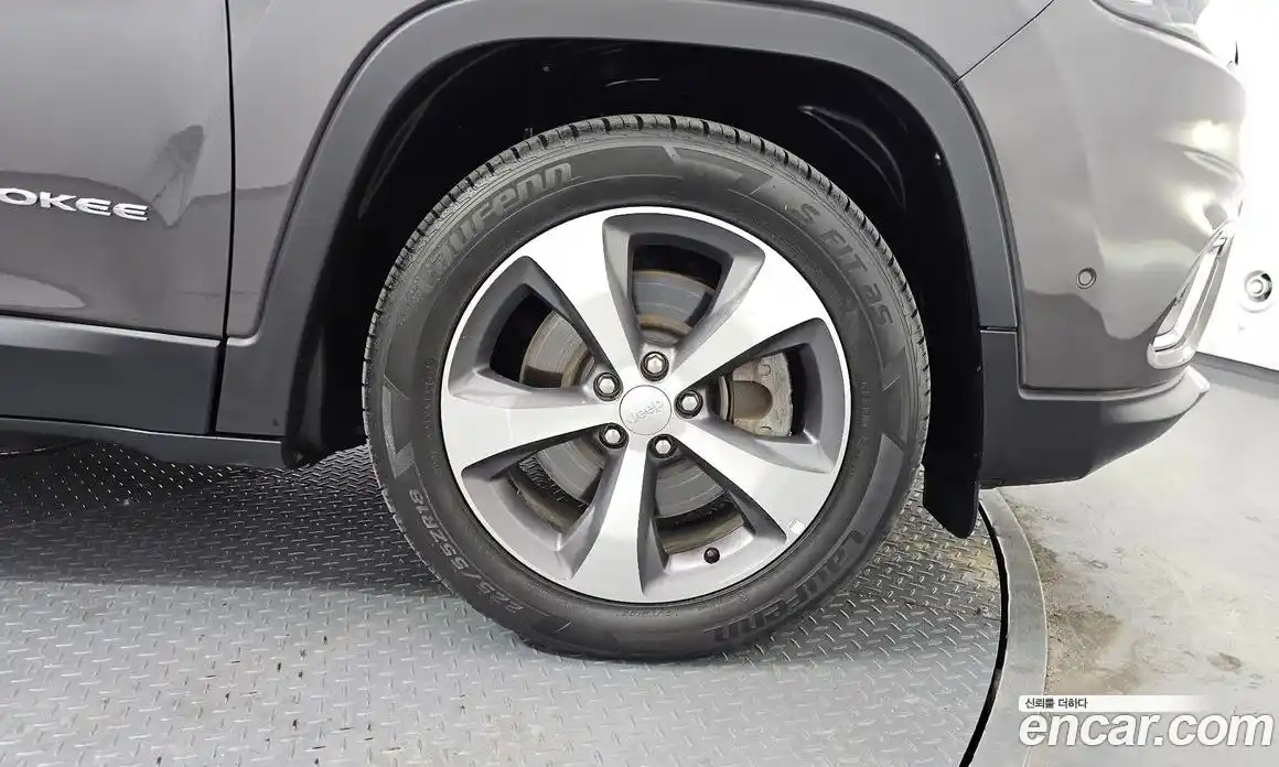 Jeep Cherokee 2021 2.4 Автомат в Москве № 522110, фото 5