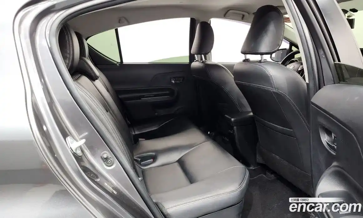 Toyota Prius 2018 1.5 Автомат в Москве № 523184, фото 12