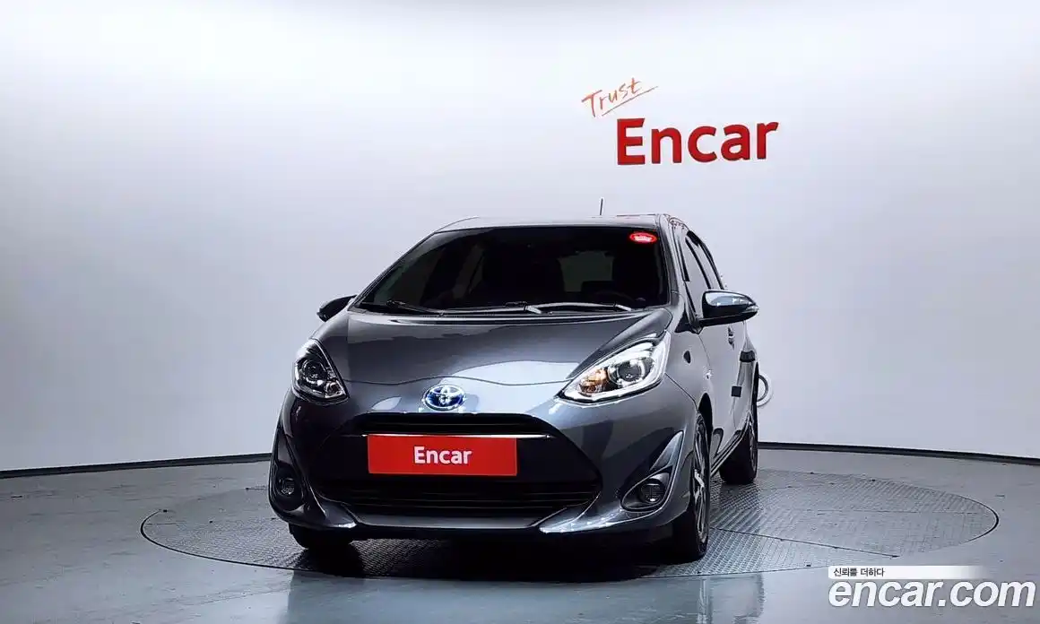 Toyota Prius 2018 1.5 Автомат в Москве № 523184, фото 3