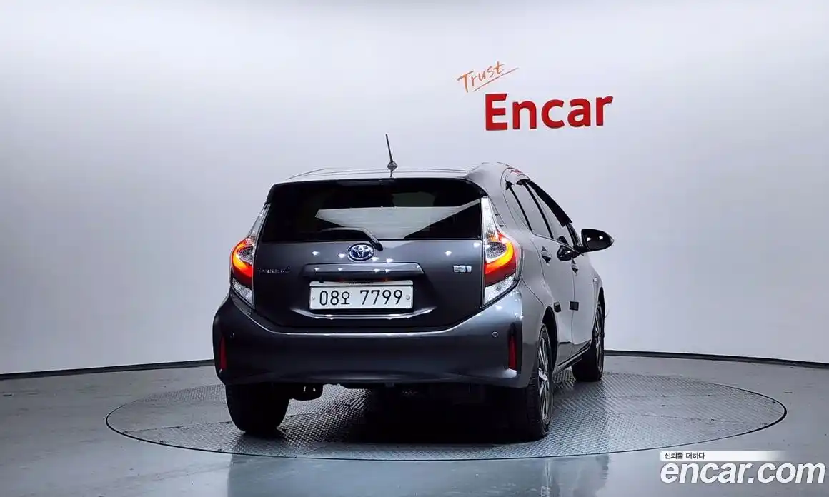 Toyota Prius 2018 1.5 Автомат в Москве № 523184, фото 4