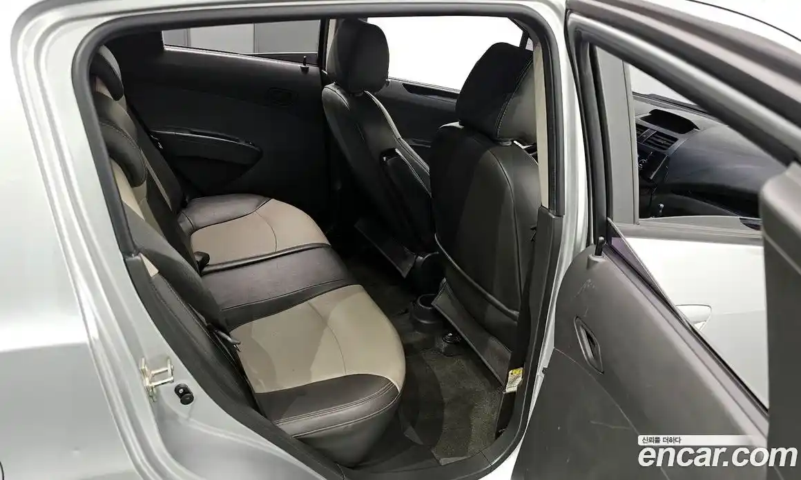 Chevrolet Spark 2012 1.0 Механическая в Москве № 528676, фото 12