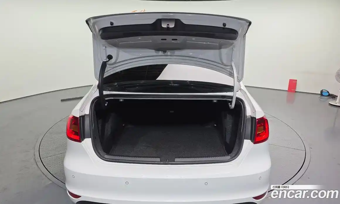 Volkswagen Jetta 2012 2.0 Автомат в Москве № 532662, фото 20