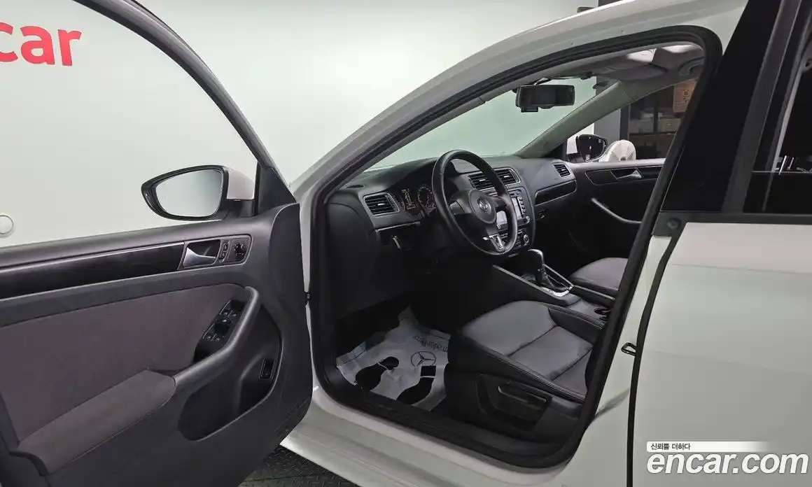 Volkswagen Jetta 2012 2.0 Автомат в Москве № 532662, фото 10