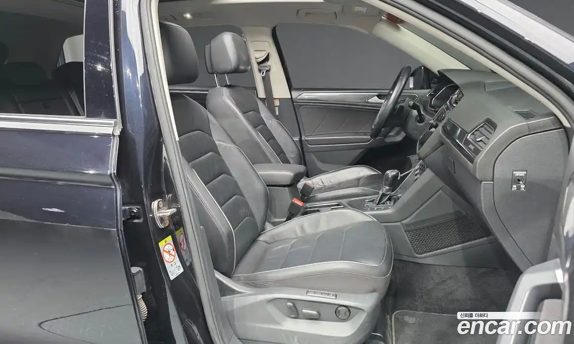 Volkswagen Tiguan 2018 2.0 Автомат в Москве № 533266, фото 11