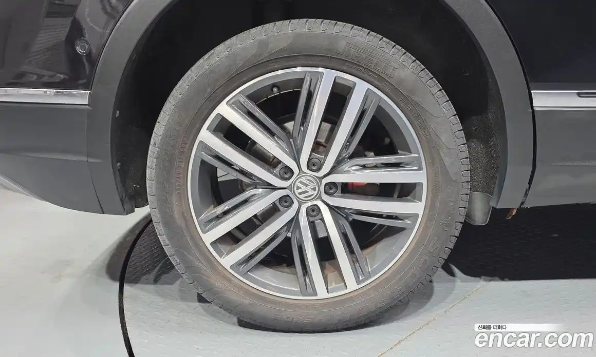 Volkswagen Tiguan 2018 2.0 Автомат в Москве № 533266, фото 5