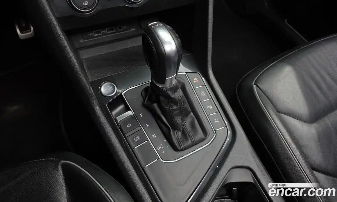 Volkswagen Tiguan 2018 2.0 Автомат в Москве № 533266, фото 9