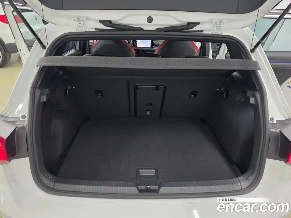 Volkswagen Golf 2024 2.0 Автомат в Москве № 533843, фото 16