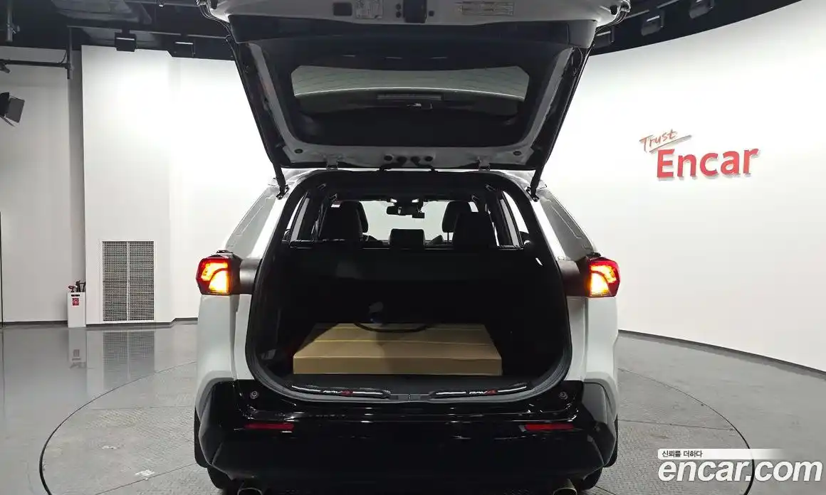 Toyota RAV4 2025 2.5 Автомат в Москве № 535393, фото 19