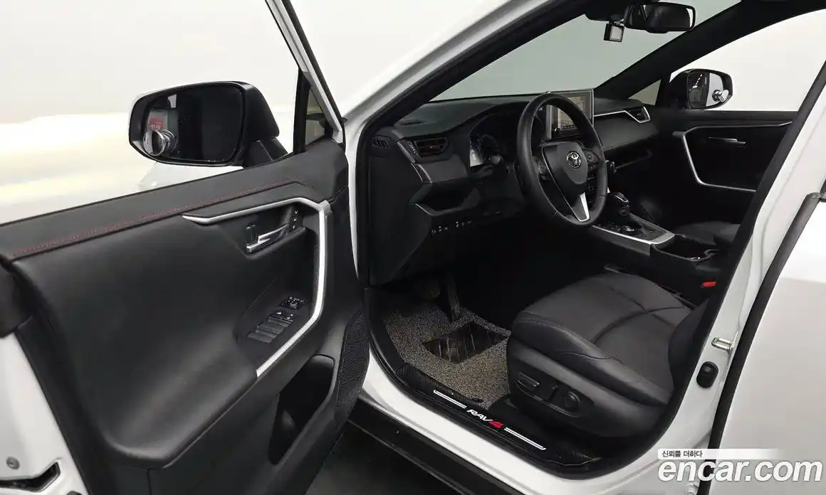 Toyota RAV4 2025 2.5 Автомат в Москве № 535393, фото 10