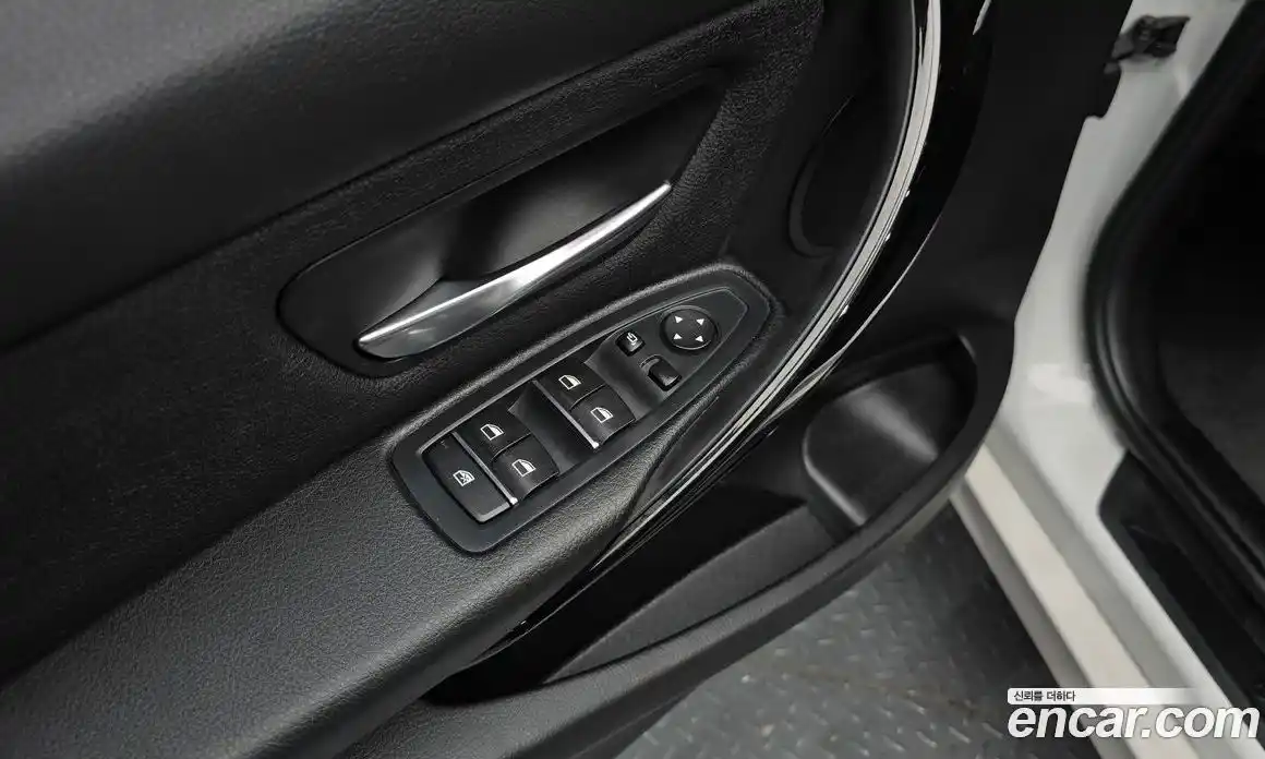 BMW 3-Series 2018 2.0 Автомат в Москве № 540808, фото 17