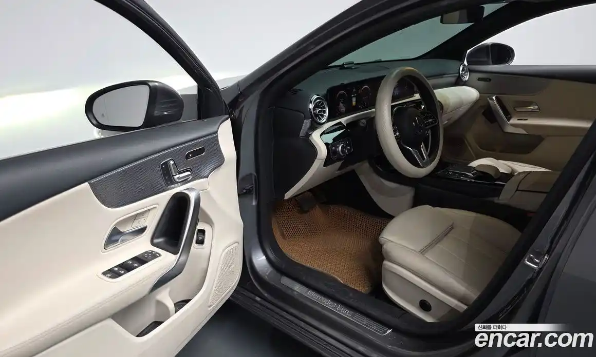 Mercedes-Benz A-Class 2021 2.0 Автомат в Москве № 542552, фото 10