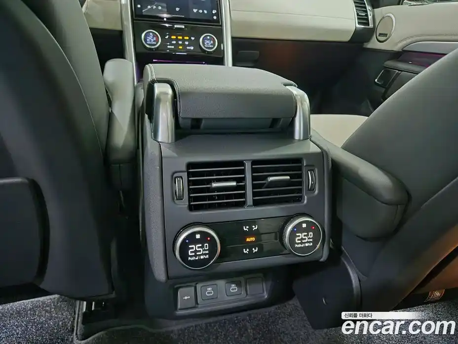 Land Rover Discovery 2025 3.0 Автомат в Москве № 546088, фото 17