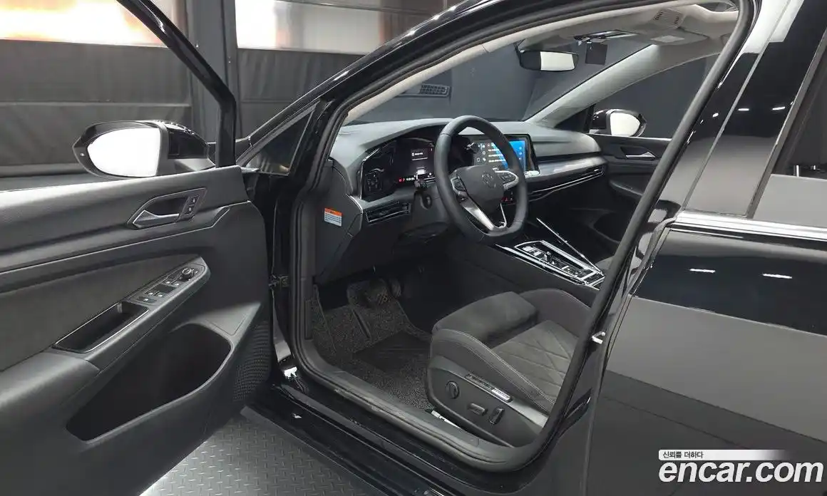 Volkswagen Golf 2024 2.0 Автомат в Москве № 547256, фото 10