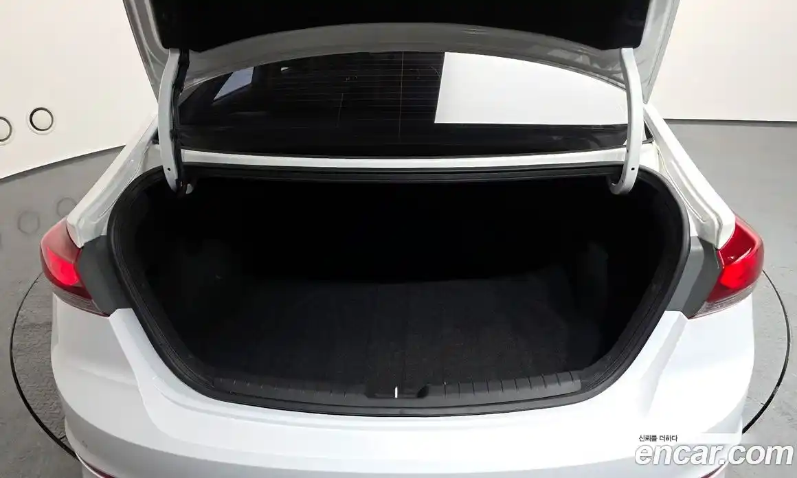 Hyundai Avante 2018 1.6 Автомат в Москве № 117204, фото 20