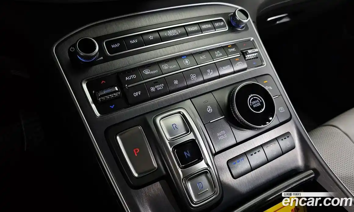 Hyundai Santa Fe 2023 1.6 Автомат в Москве № 124555, фото 18