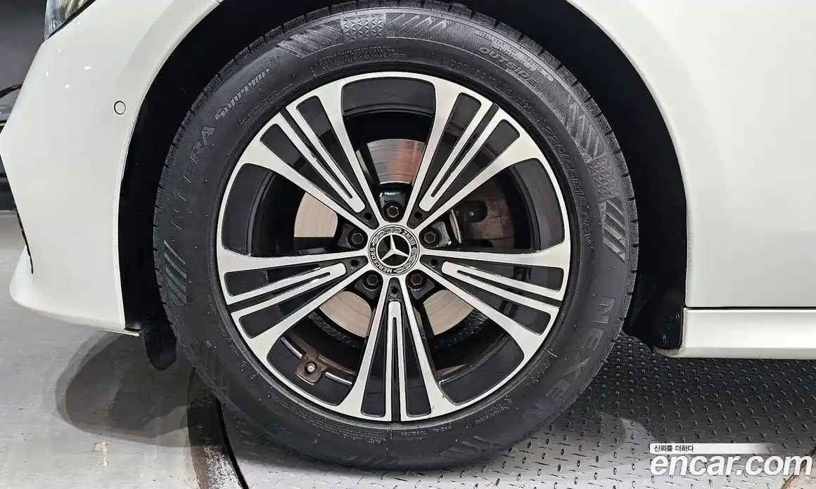 Mercedes-Benz E-Class 2024 2.0 Автомат в Москве № 135006, фото 20