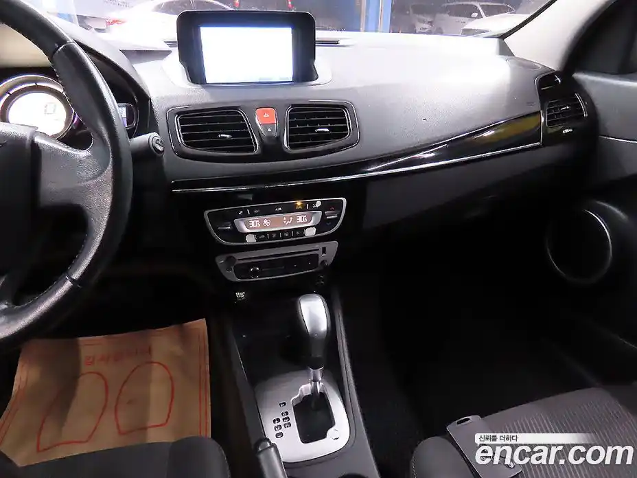 Renault SM3 2016 1.6 Автомат в Москве № 148017, фото 17