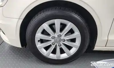 Audi A3 2015 1.6 Автомат в Москве № 163775, миниатюра 5