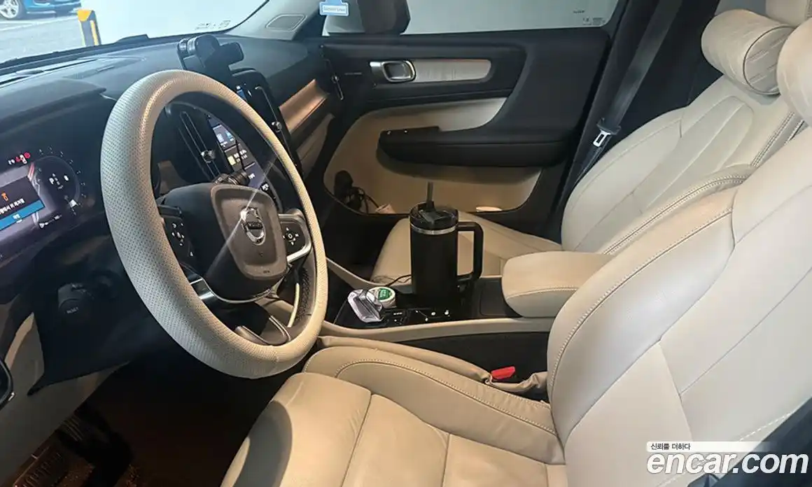 Volvo XC40 2023 2.0 Автомат в Москве № 164750, фото 14