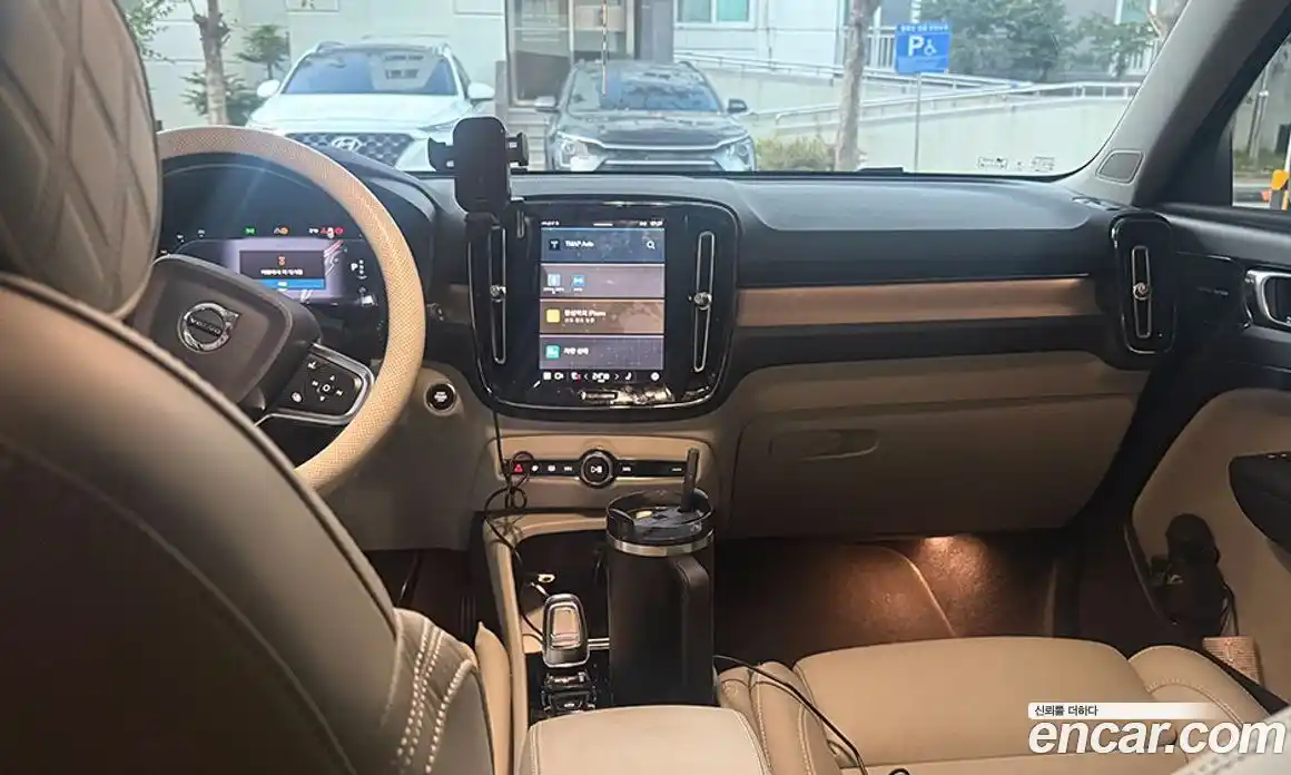 Volvo XC40 2023 2.0 Автомат в Москве № 164750, фото 10