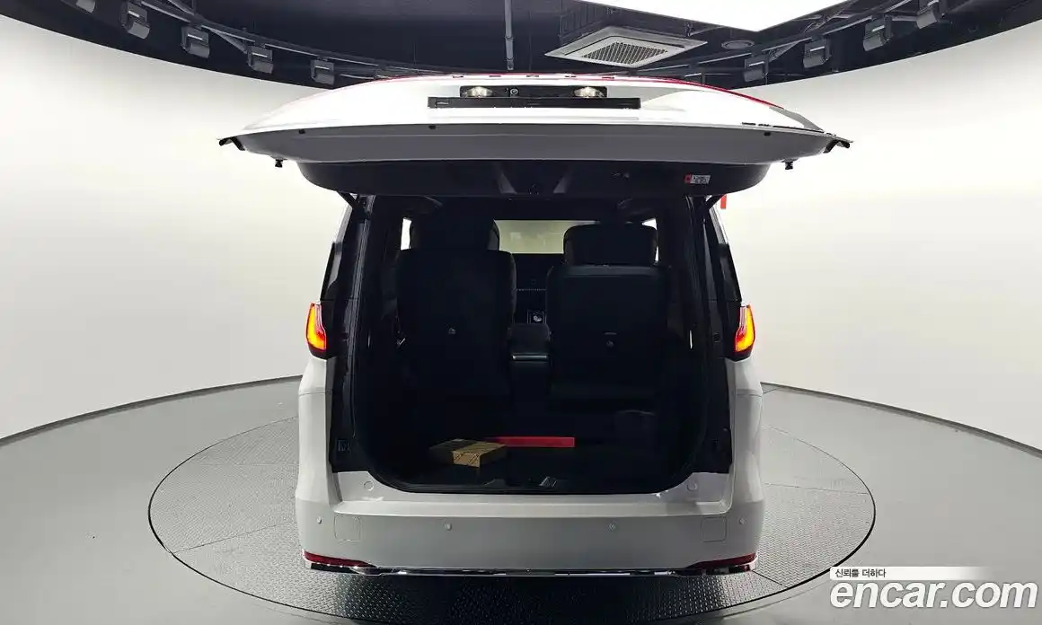 Lexus LM 2025 2.5 Автомат в Москве № 167980, фото 3