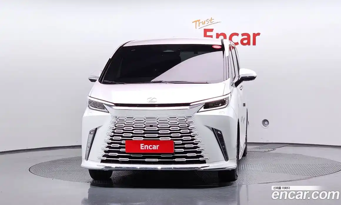 Lexus LM 2025 2.5 Автомат в Москве № 167980, фото 9