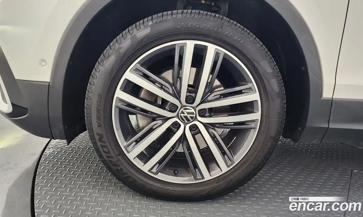 Volkswagen Tiguan 2023 2.0 Автомат в Москве № 168522, фото 5