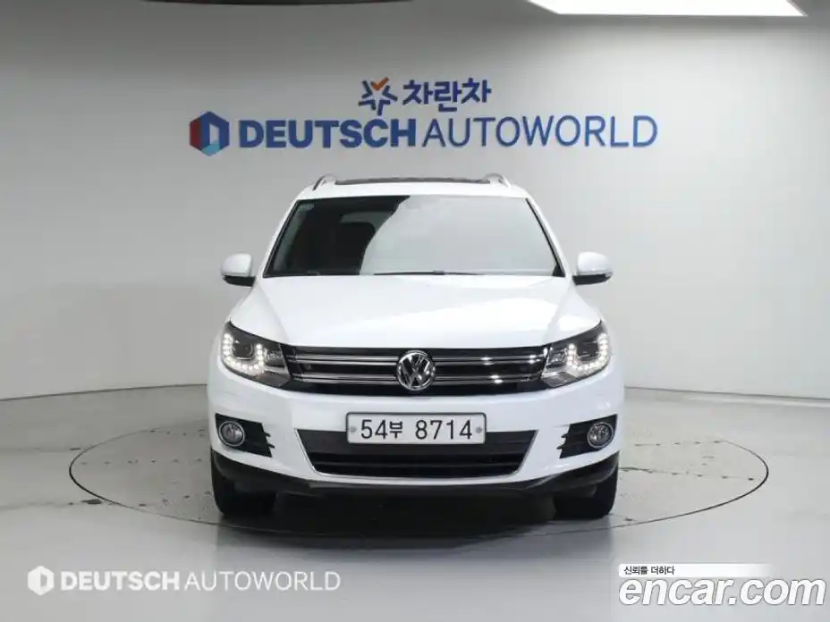 Volkswagen Tiguan 2015 2.0 Автомат в Москве № 169214, фото 3