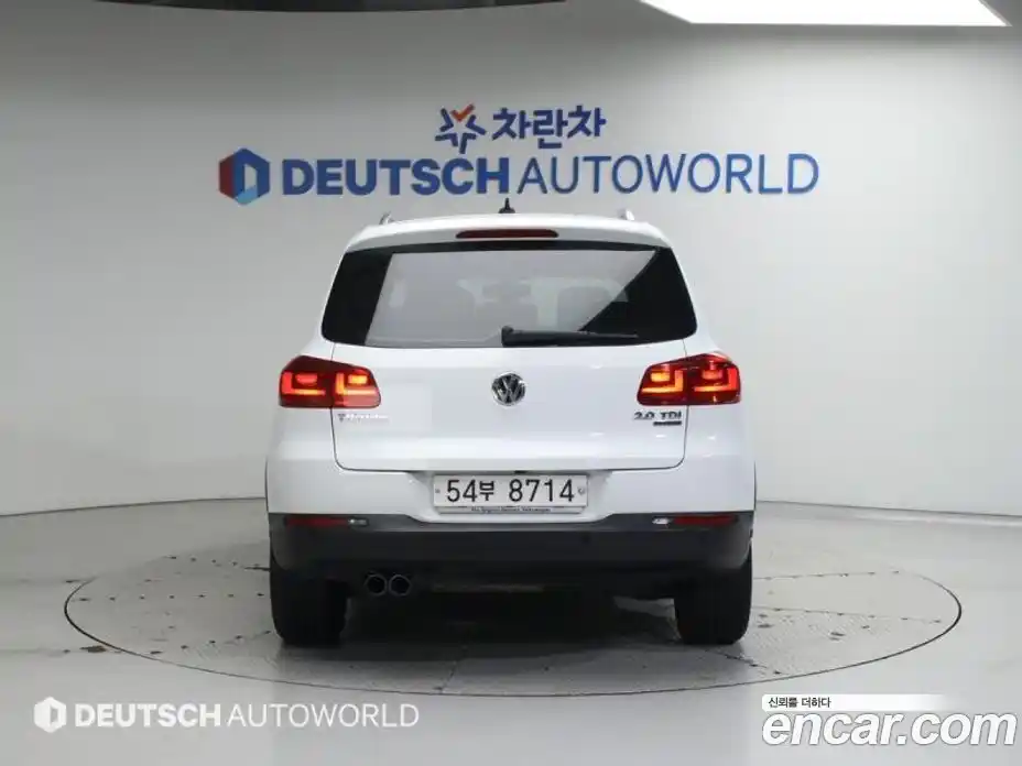 Volkswagen Tiguan 2015 2.0 Автомат в Москве № 169214, фото 4