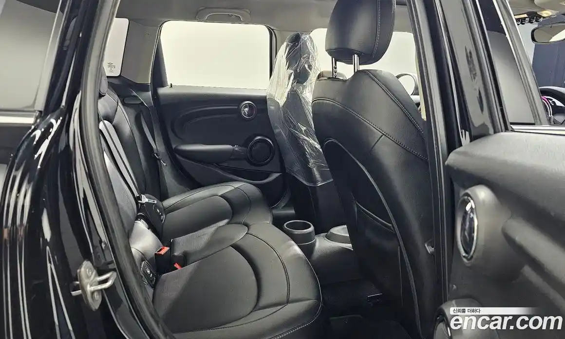 Mini Cooper 2016 1.5 Автомат в Москве № 178654, фото 13