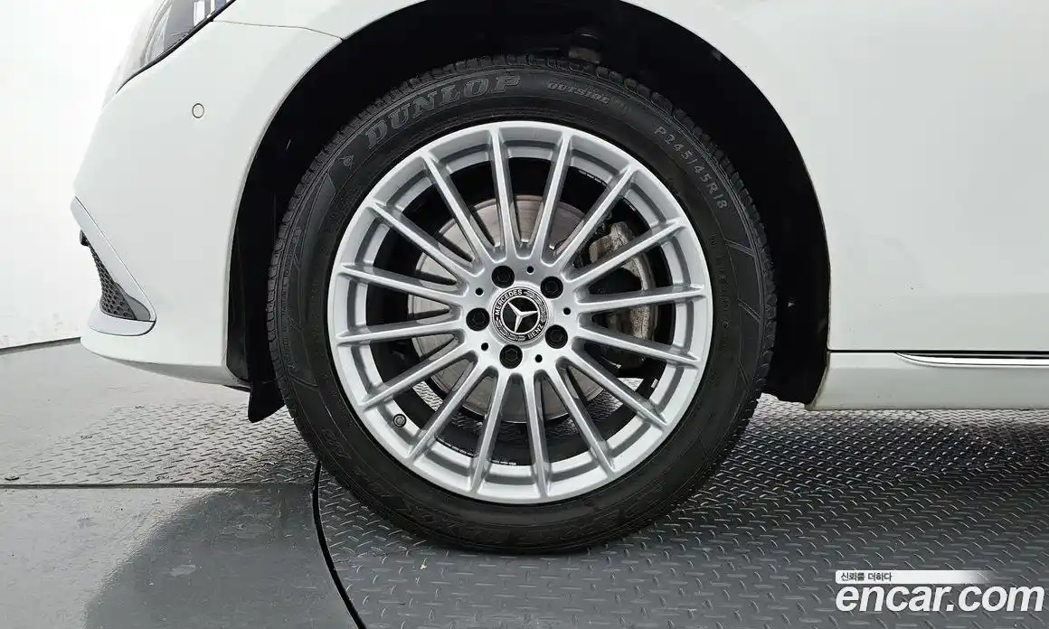 Mercedes-Benz E-Class 2022 1.9 Автомат в Москве № 183566, фото 19