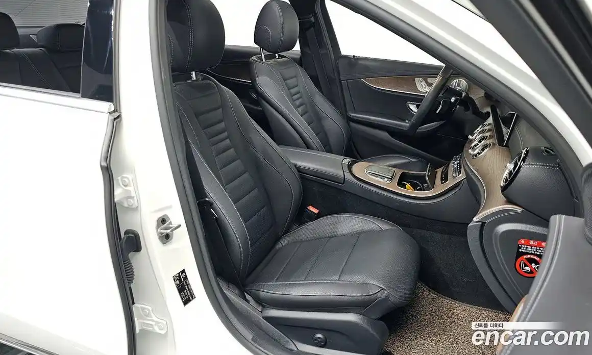 Mercedes-Benz E-Class 2022 1.9 Автомат в Москве № 183566, фото 20