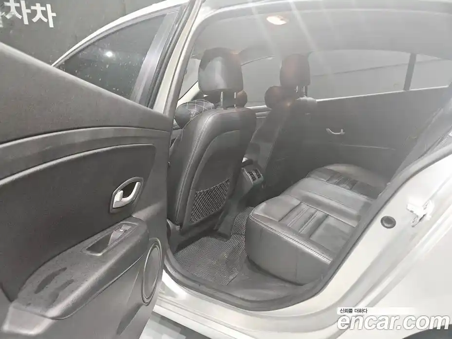 Renault SM3 2014 1.6 Автомат в Москве № 186318, фото 12