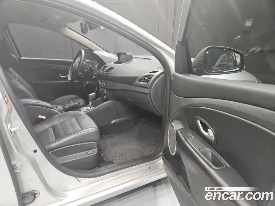 Renault SM3 2014 1.6 Автомат в Москве № 186318, фото 13