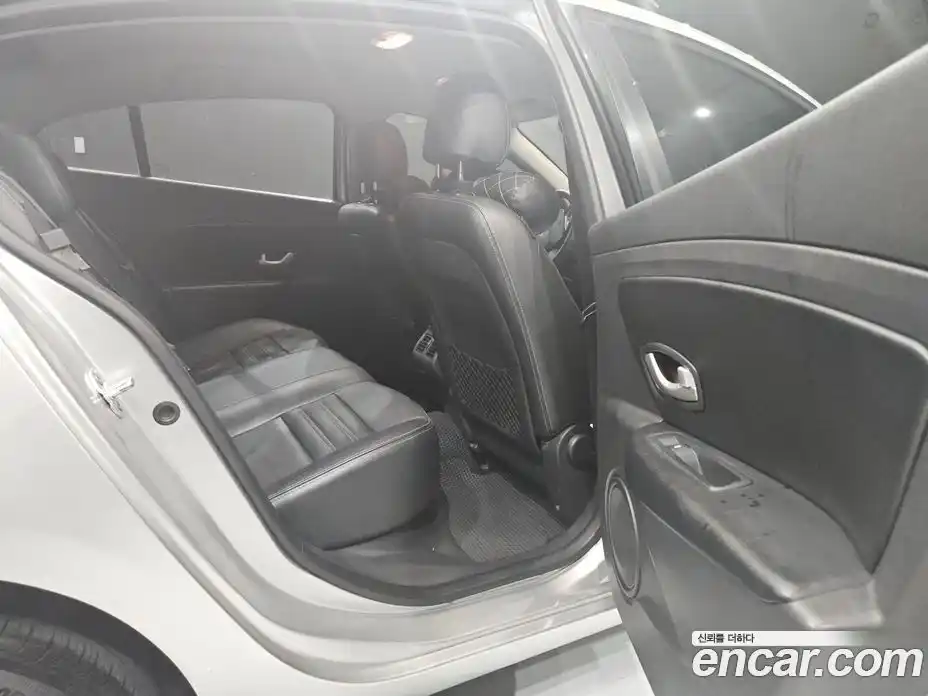 Renault SM3 2014 1.6 Автомат в Москве № 186318, фото 14